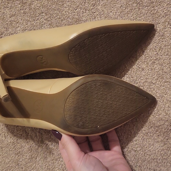 Michael kors heels. - Picture 4 of 5
